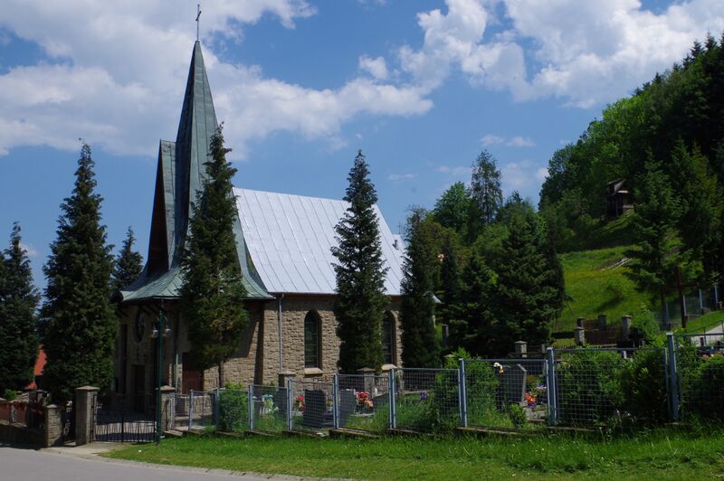 ملف:Żmiąca kościół.jpg