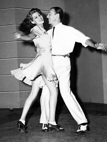 ملف:Astaire-Hayworth-dancing.JPG