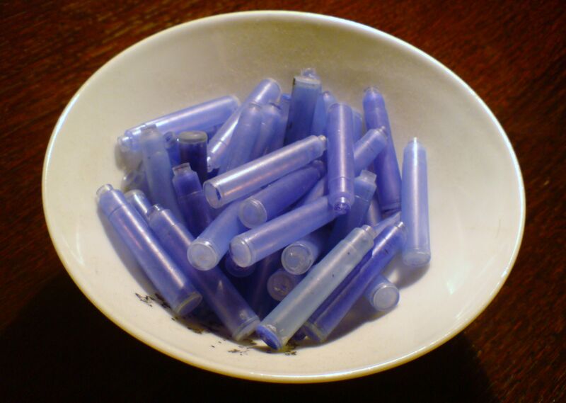 ملف:Cartouche d'encre vides.JPG