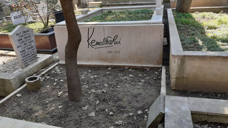 ملف:Grave of Kemal Tahir1.jpg