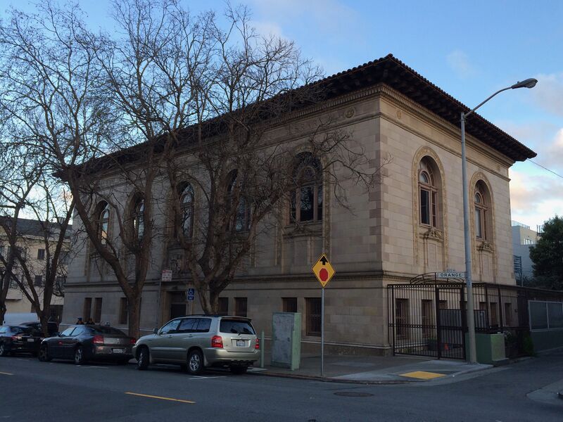 ملف:Mission Library, San Francisco.jpg