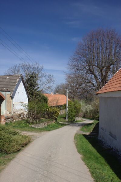 ملف:Buková, hlavní silnice.jpg