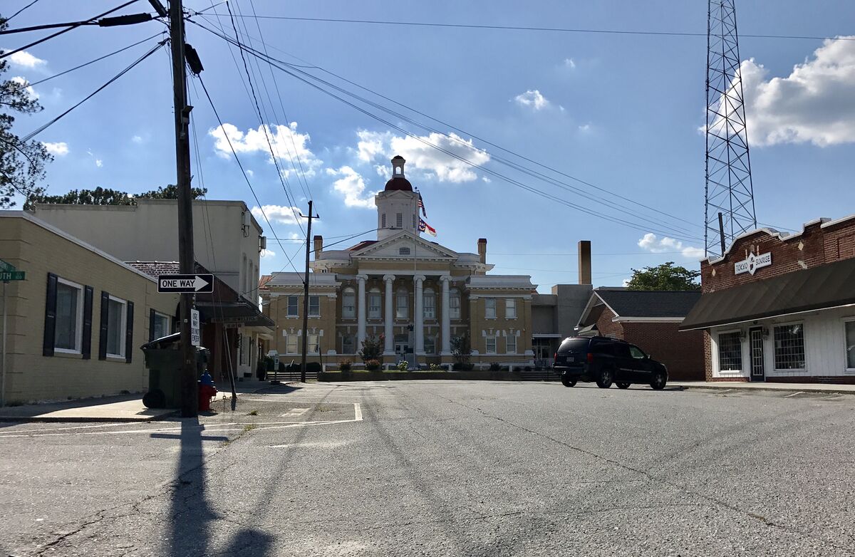 ملفCourthouse square in Kenansville, North Carolina.jpg المعرفة