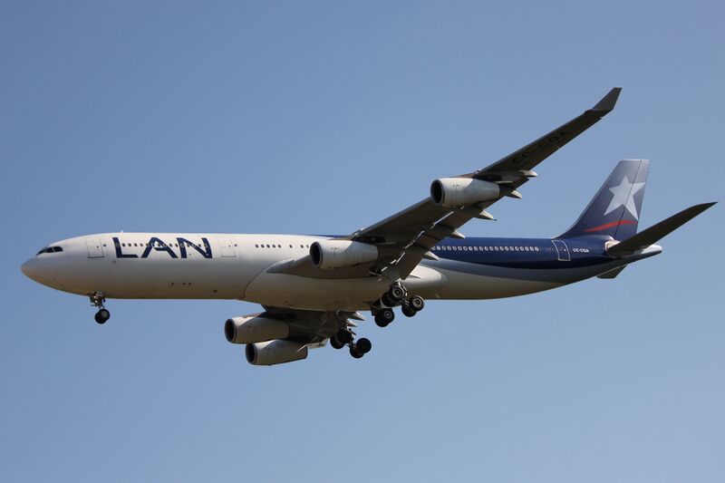 ملف:LAN A343 CC-CQA.JPG