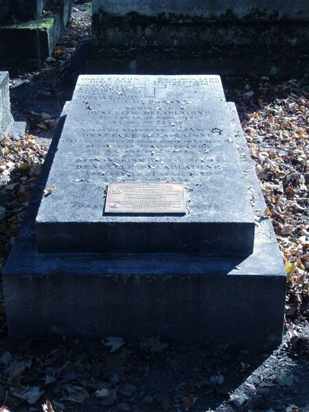 ملف:Tombe Denuelle.jpg