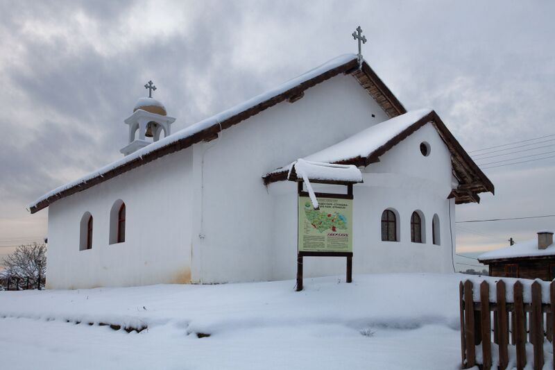 ملف:Evgenidinev stoilovo church.jpg