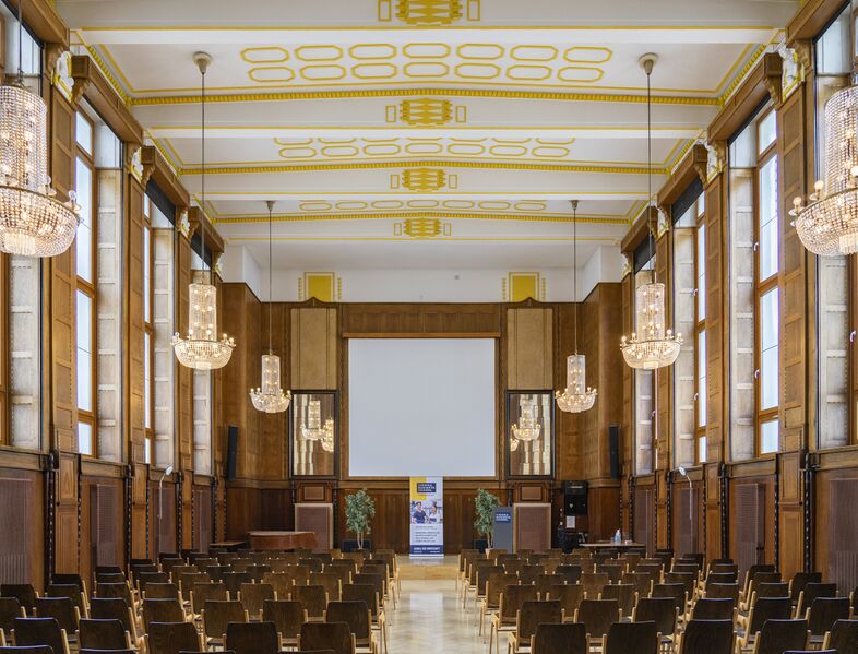 ملف:Handelsakademie Hamerlingplatz, Festsaal 6.jpg