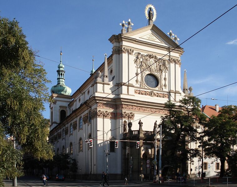 ملف:Praha church St Ignace.JPG