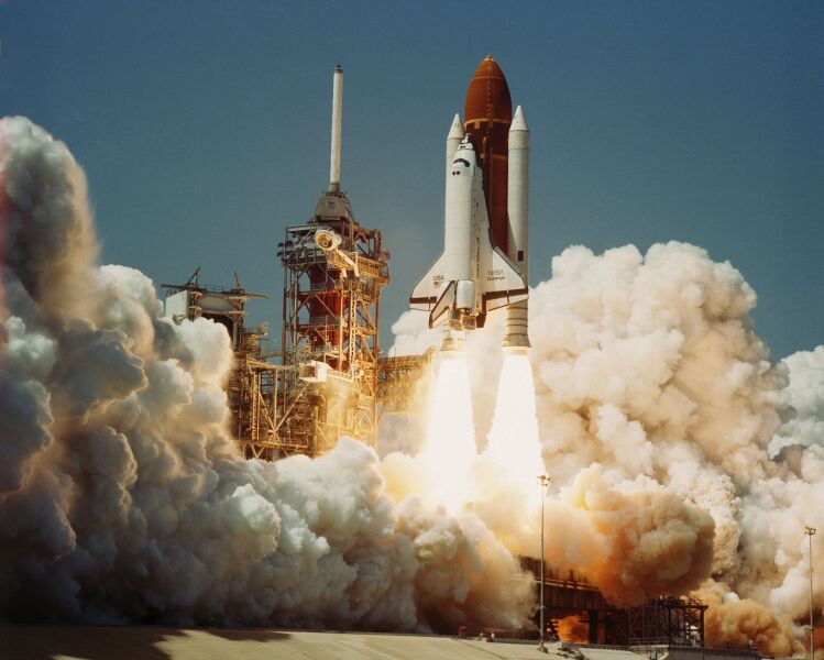 ملف:Space Shuttle Challenger (04-04-1983).JPEG