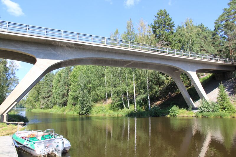 ملف:Otamusjoen silta 2.JPG