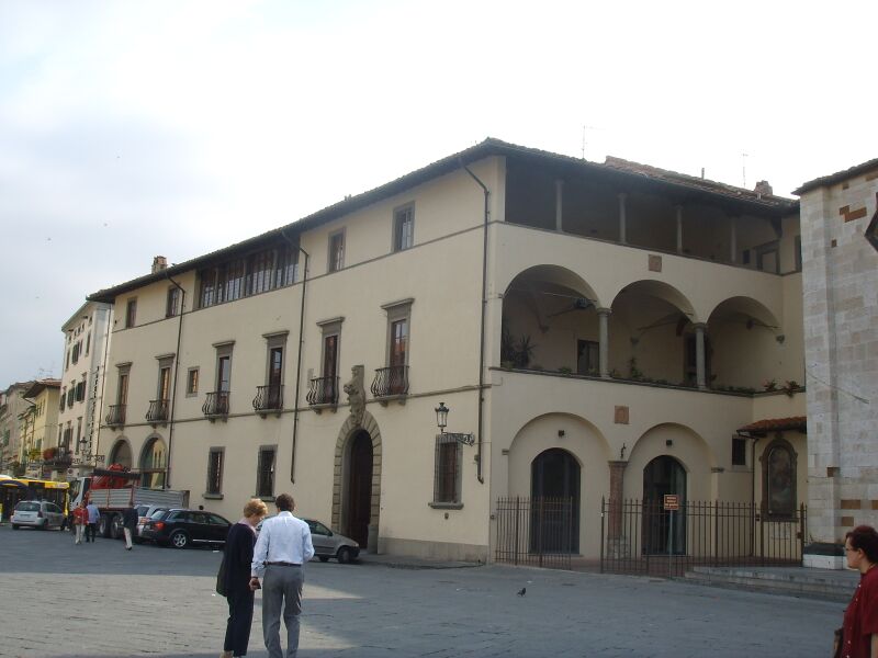ملف:Palazzo vescovile, prato.JPG