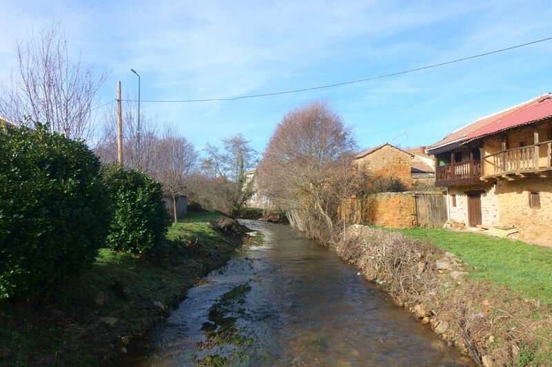 ملف:Río Argañoso en Brazuelo.jpg