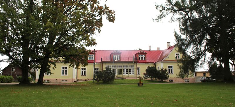 ملف:Võisiku mõisa peahoone 1.jpg