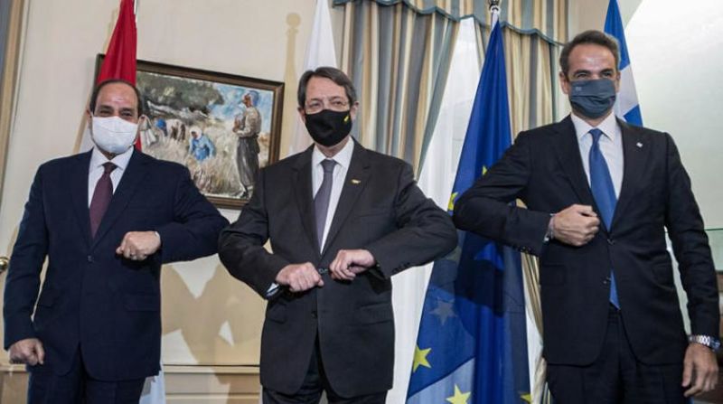 ملف:الرئيسان المصري والقبرصي ورئيس الوزراء اليوناني قبل بدء قمتهم في نيقوسيا، 21 أكتوبر 2020.jpg