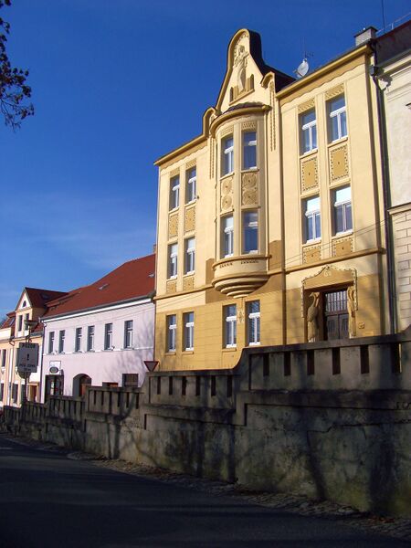 ملف:Písek, Tylova, zídka.jpg