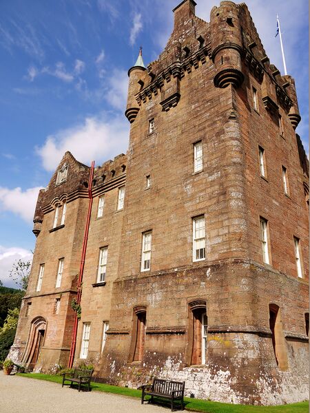 ملف:Brodick Castle August 2012.JPG