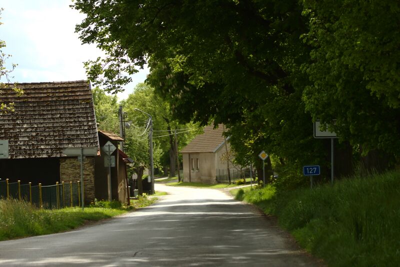 ملف:Chlum, příjezd do obce.jpg