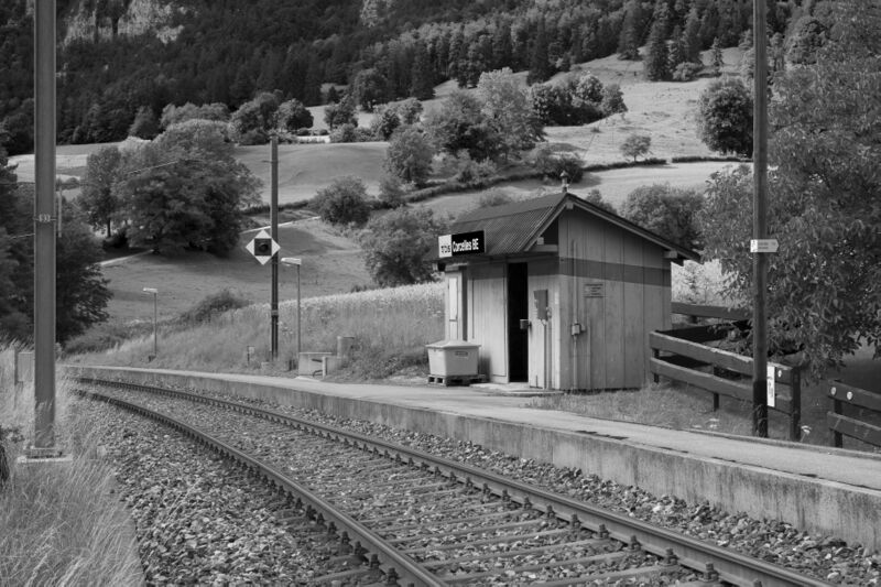 ملف:Corcelles Bahnhof.jpg