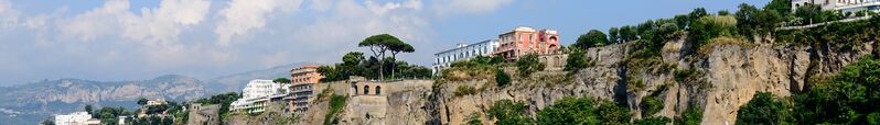 ملف:Sorrento banner.jpg