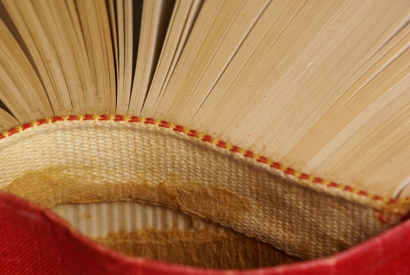 ملف:Book headband exposed.jpg