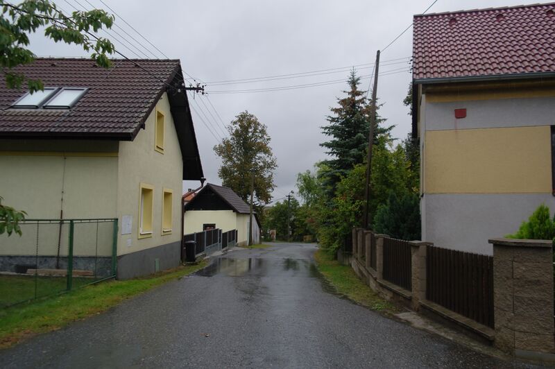 ملف:Bzí, ulice.jpg