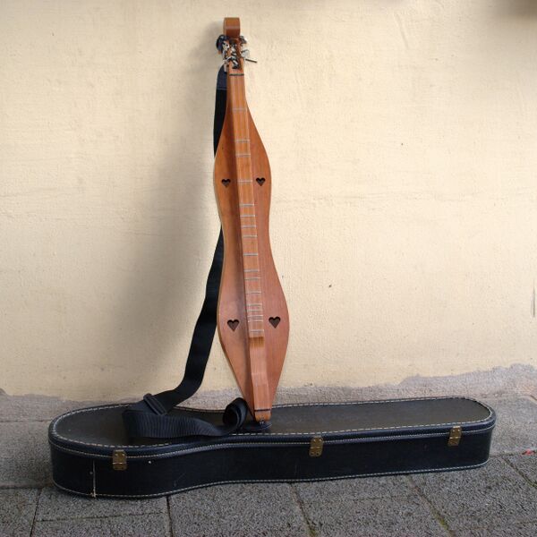ملف:Dulcimer (UP).jpg