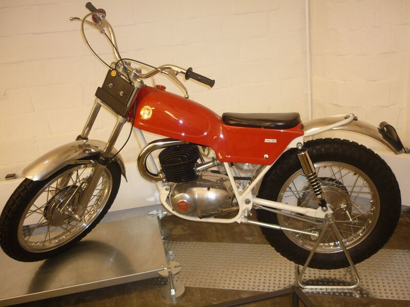 ملف:Montesa Cota 247 1968.JPG