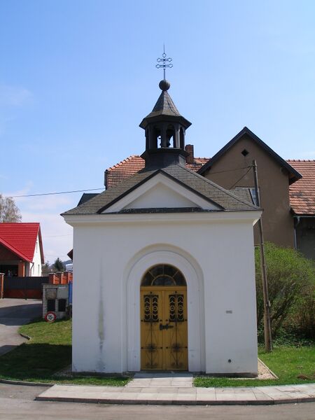 ملف:Hoškovice, kaplička (2).JPG
