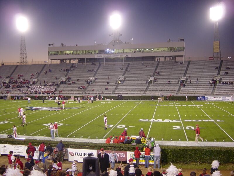 ملف:Ladd Peebles Stadium.jpg