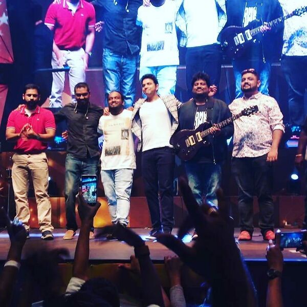 ملف:With Singer Karthik.jpg