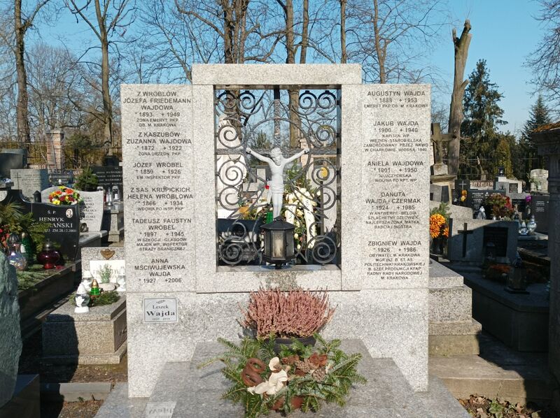 ملف:Grób prof. Leszka Wajdy.jpg