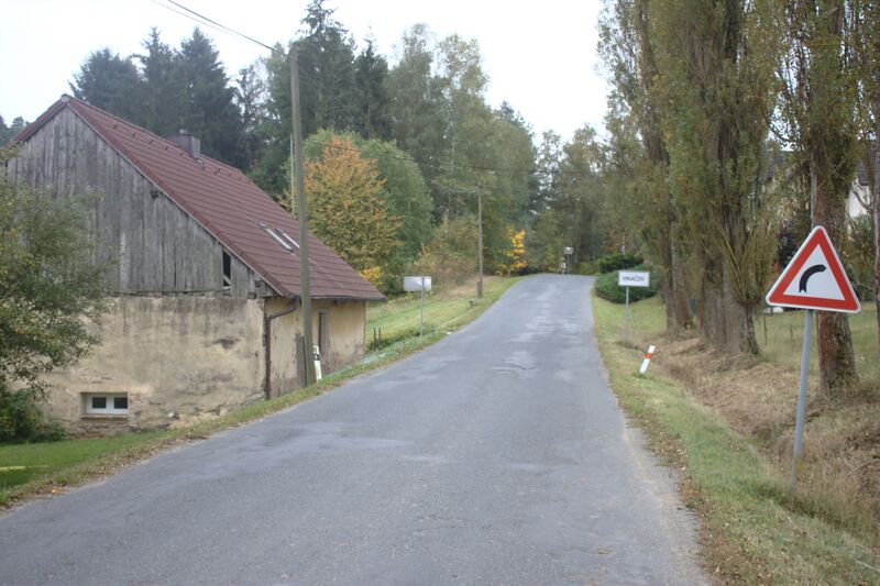 ملف:Hnačov, silnice.jpg