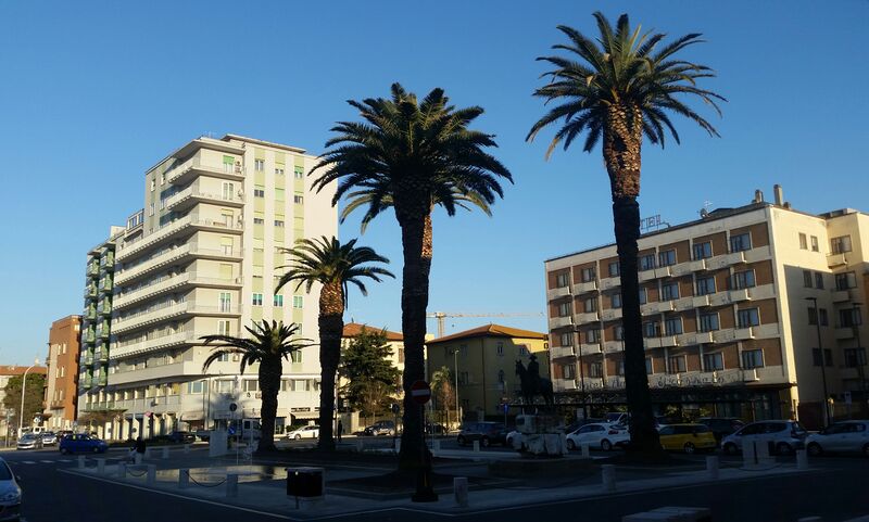 ملف:Piazza Marconi Grosseto stazione.jpg