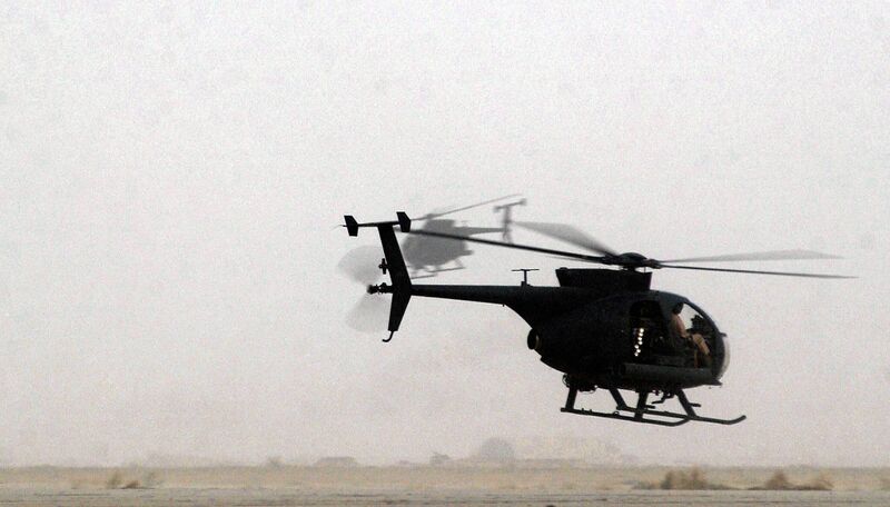 ملف:2 AH-6J Little Bird de l'US Army, 31 mars 2003, Irak.jpg
