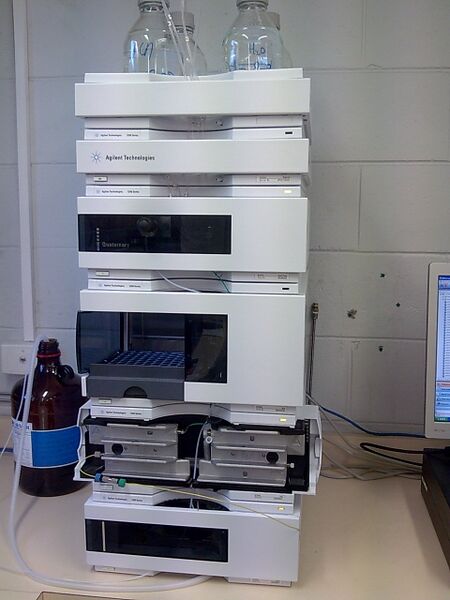 ملف:Agilent1200HPLC.jpg