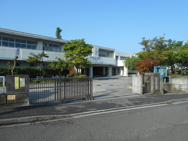 ملف:Ichigao JunorHighschool.JPG