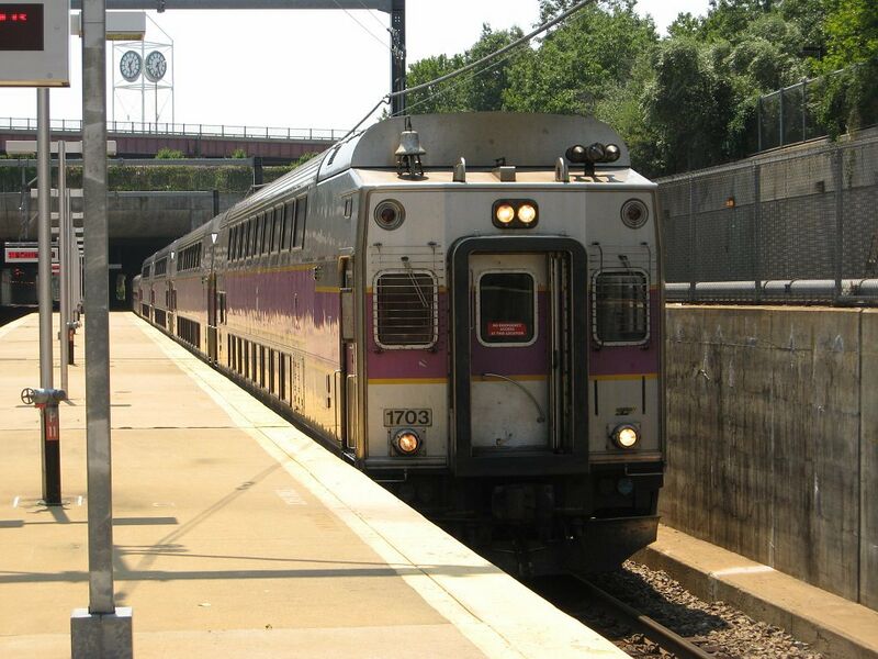 ملف:Needham Line train 614.jpg