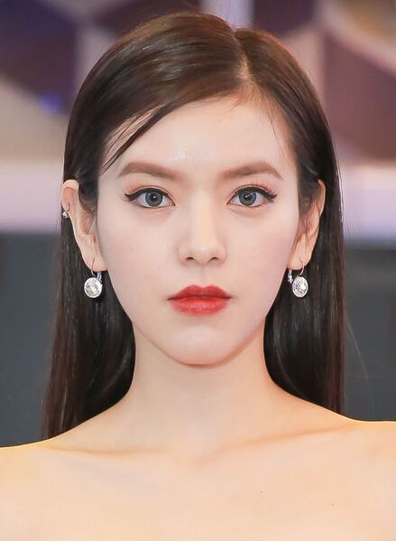 ملف:Trúc Anh Burin (cropped).jpg