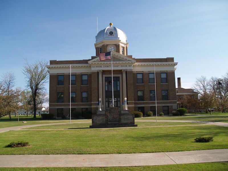 ملف:Divide County Courthouse.jpg