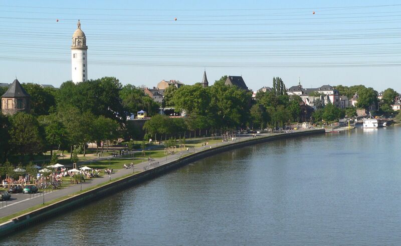 ملف:Höchster Mainufer Batterie 2.jpg