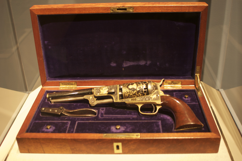 ملف:WLA metmuseum Sultan of Turkey Colt Dragoon revolver.png