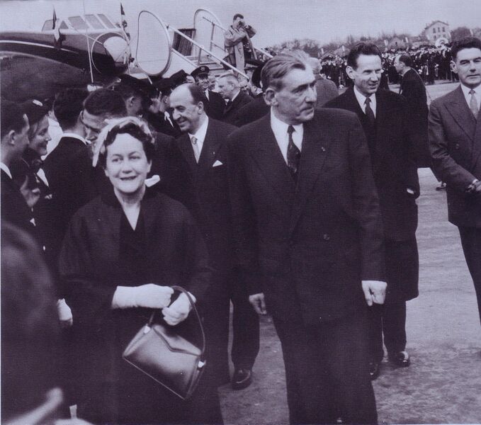 ملف:Yvonne-de-Gaulle-Max-Hymans.JPG