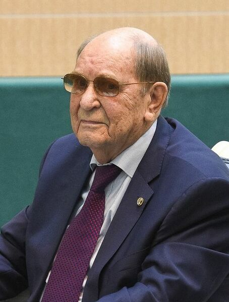 ملف:Alexander Isaev academician.jpg
