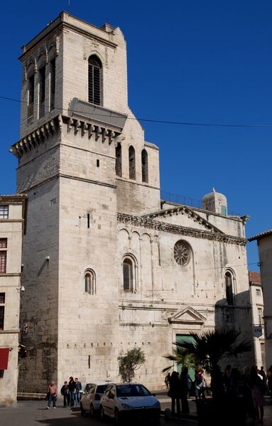 ملف:Cathedral, Nimes.JPG