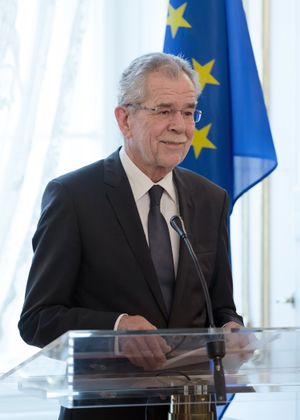 Frauen-Fußballnationalmannschaft Österreich EM 2017 Empfang Bundespräsident 10 Alexander Van der Bellen.jpg