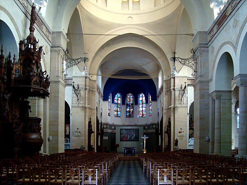 ملف:Lille St Sauveur nef.JPG