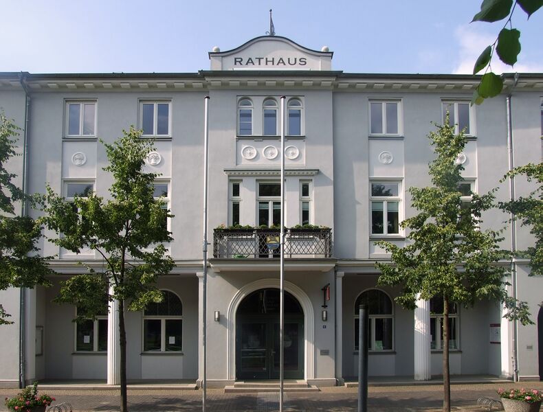 ملف:Rathaus Bad Doberan.jpg