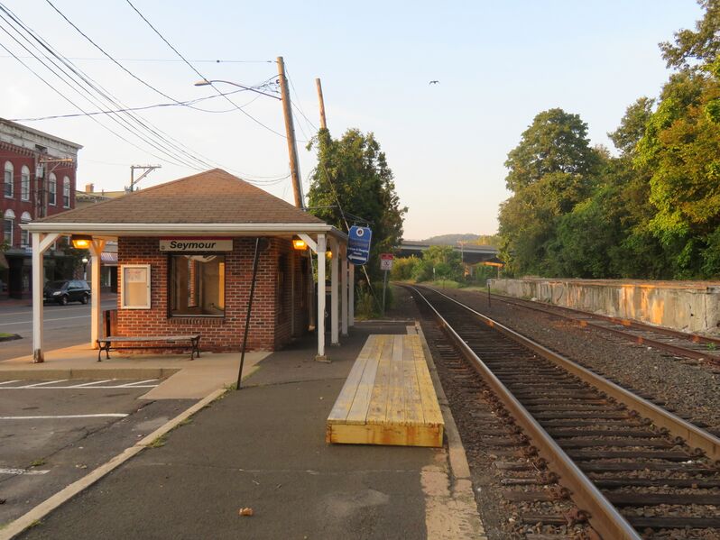 ملف:Seymour station, September 2018.JPG