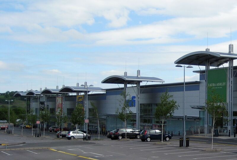 ملف:Pontarddulais Road Retail Park.JPG