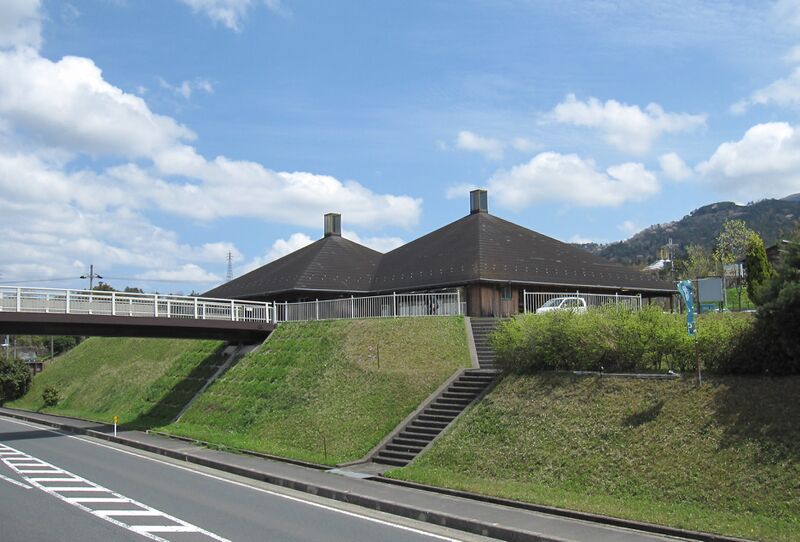 ملف:RoadsideStation Kaya.JPG